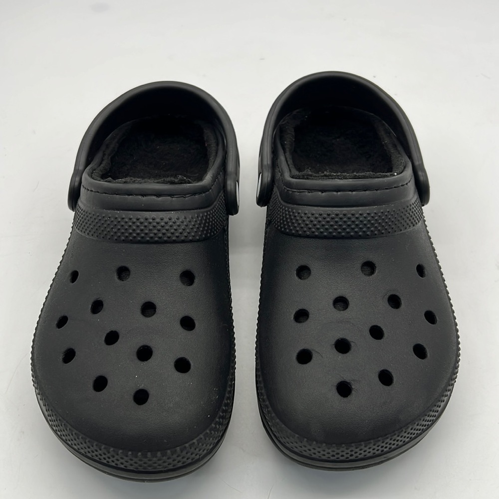 Croc's with faux fur lining  Woman's size 8 and Men's size 6